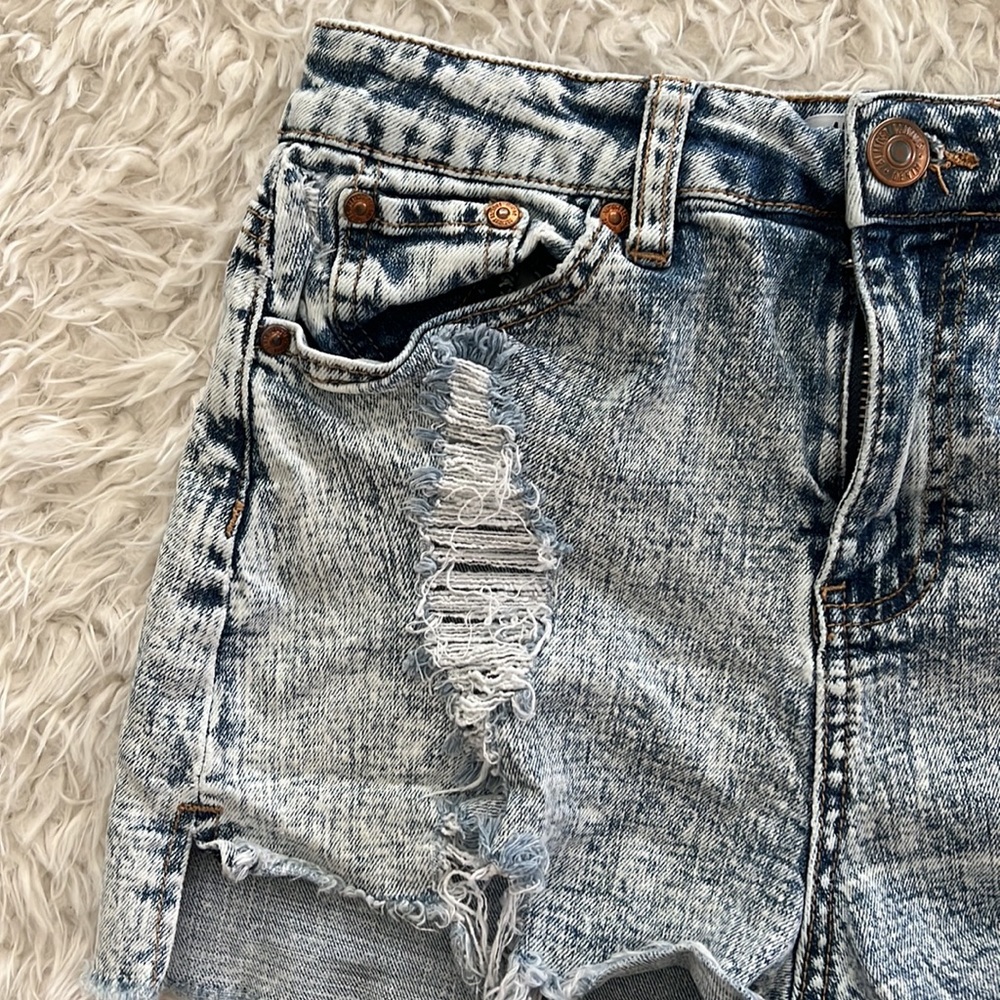 Almost Famous Super High Rise Shorts - Picture 3 of 11